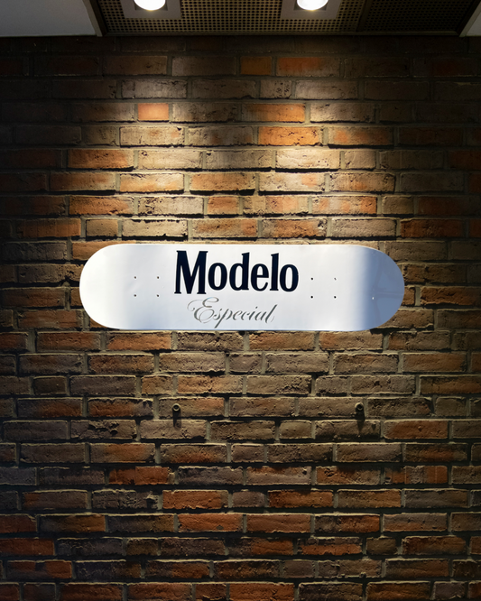 Custom Painted Modelo Skateboard